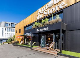 Autour Du Store