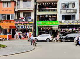 Clover Trekking & Souvenir Shopping