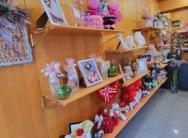 Zlata roka, trgovina z unikatnimi izdelki, Violeta Dimitrijevikj s.p.