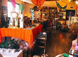 La Raza HOME & CAFE Lakberendezés