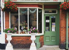 M Jones a'i Fab Antiques