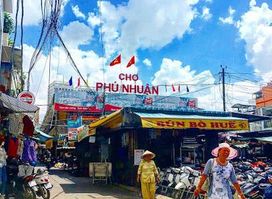 Phu Nhuan Market