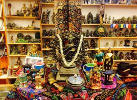 Zanskar Arts | pashmina-Showroom | Shopping In Ladakh | Himalayan shawl Shops In Leh
