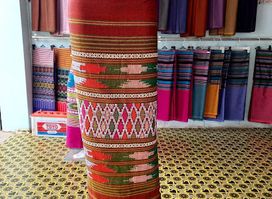 မွေနွံဖောင် ရှမ်းရိုးရာအထည်ဆိုင်
