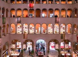 Bottega Veneta T Galleria Venice Store