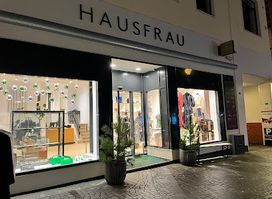 HAUS · FRAU