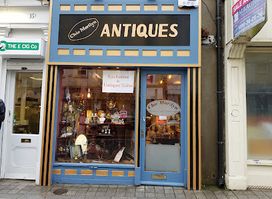 Chic Marilyn Antiques
