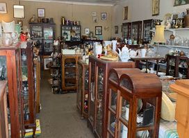 Mavis Kraft - Pioneer Antiques