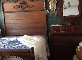 Pittypat's Porch Antiques and Quality Kitsch