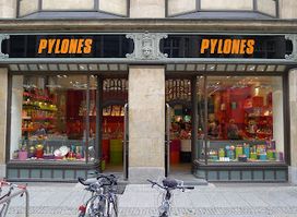 Pylones