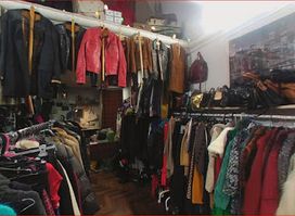 Gallery Art & Vintage
