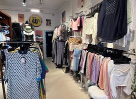 WARM HOUSE STORE