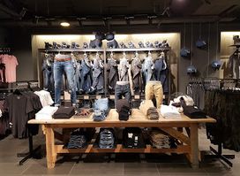 JACK & JONES