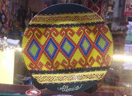 Souvenirs & Fun, local guides