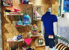 Male/female karakas stores