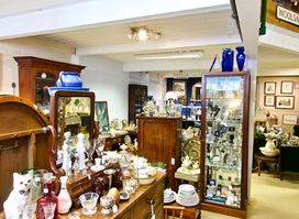 The Old Grain Barn Antiques, Berkshire