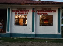 Tienda de tabla junto al puente de la cancha puerto ospina