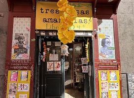 Librería Tres Rosas Amarillas