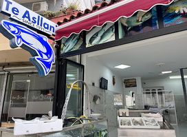 Te Asllani fishop