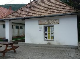 Fincsi Fagyizó ICE CREAM & CAFFE