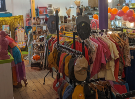 Happy Sunday Vintage & Antiques