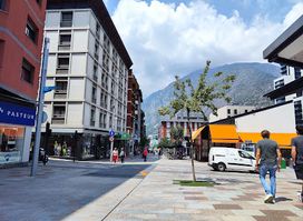 Av. Carlemany
