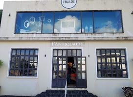 L'Antiquaire (Antique shop)