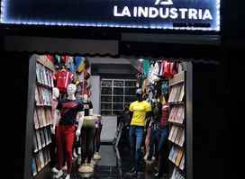 La Industria Moda y Estilo