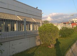 Outlet Donianna, Pranë Kthesës së Kamzës