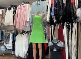 Haine outlet. Стоковая, брендовая одежда.