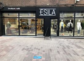 ESILA Boutique / Café