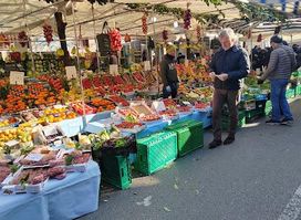 Mercato sabato via fauché banco di Luca&Marika