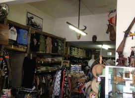 Souvenier, Safari and Gun Shop