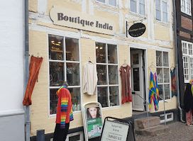 Boutique India v/ shahzad ali