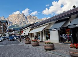 Blauer Store Cortina D'Ampezzo