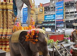 Chao Phrom Market