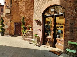 Momi Cappelli & Accessori Siena