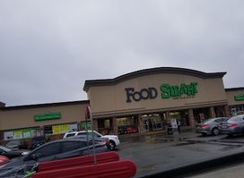 Highland Square Shopping Center