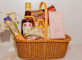 Lux. Hampers