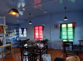 Senripar Cafe' & Books - Floral Service