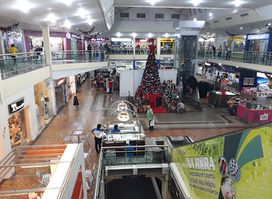 Shopping Center Um