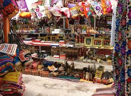ARTESANIAS LLANCAQMAKI