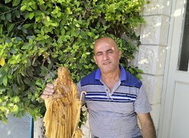 Holy family jaraysa olive wood