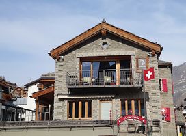 Kiwi - Snowboard & Streetwear Store Saas-Fee