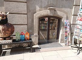 Royal Souvenir Shop