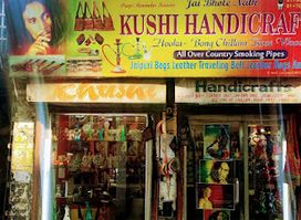 Khushi Handicraft Hookha Shop