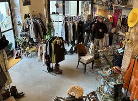 Moirai Market [ Vintage And Concept Store]