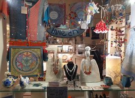 יצירה מקומית חנות האמניםYetzira mekomit the artists gallery