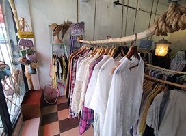 empatkakak (ladies thrift shop ipoh)