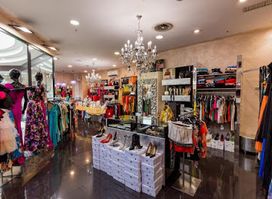 Khroma.it - “L’emozione di Vestire Donna”